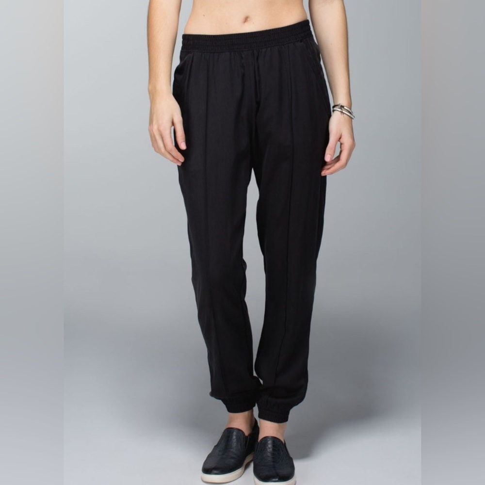 Lululemon Mat to street Pant size 10